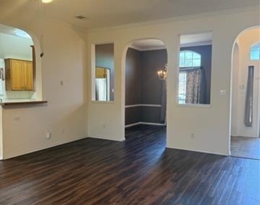4606 Rosewood Lane - Photo Thumbnail 4