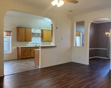 4606 Rosewood Lane - Photo Thumbnail 2