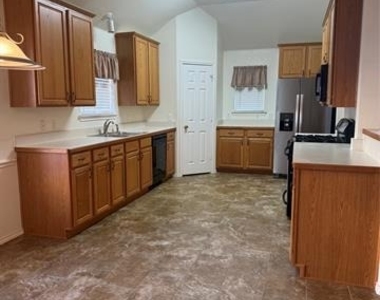 4606 Rosewood Lane - Photo Thumbnail 6