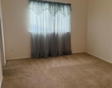 4606 Rosewood Lane - Photo Thumbnail 11