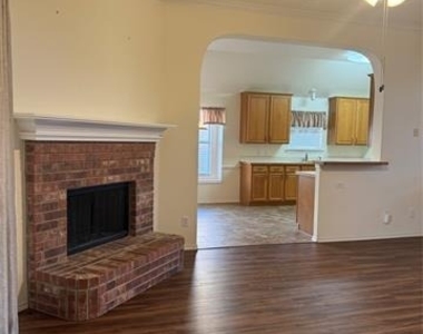 4606 Rosewood Lane - Photo Thumbnail 3