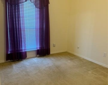 4606 Rosewood Lane - Photo Thumbnail 12