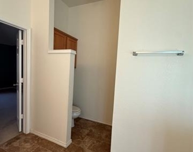 4606 Rosewood Lane - Photo Thumbnail 15