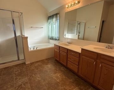 4606 Rosewood Lane - Photo Thumbnail 14