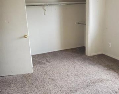 2822 Wimbledon Court - Photo Thumbnail 6