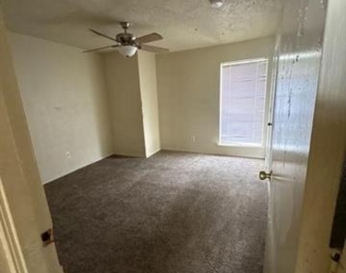 2822 Wimbledon Court - Photo Thumbnail 5