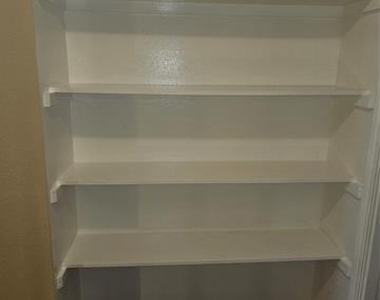 2822 Wimbledon Court - Photo Thumbnail 4