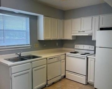 2822 Wimbledon Court - Photo Thumbnail 2