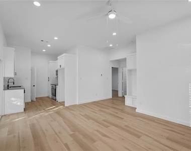 2217 Sayle Street - Photo Thumbnail 2
