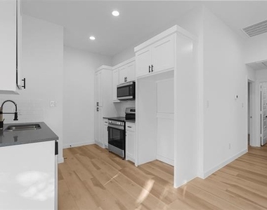 2217 Sayle Street - Photo Thumbnail 3