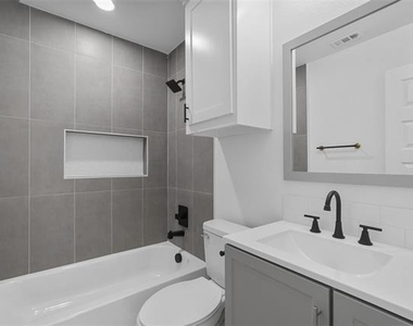 2217 Sayle Street - Photo Thumbnail 14
