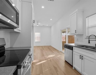 2217 Sayle Street - Photo Thumbnail 5