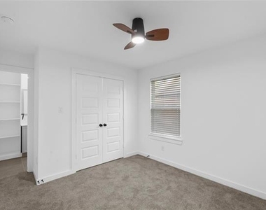 2217 Sayle Street - Photo Thumbnail 9