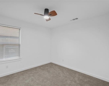 2217 Sayle Street - Photo Thumbnail 12