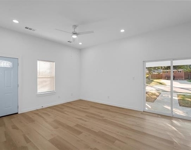 2217 Sayle Street - Photo Thumbnail 13