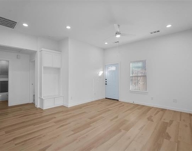 2217 Sayle Street - Photo Thumbnail 1