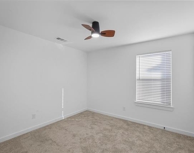 2217 Sayle Street - Photo Thumbnail 10