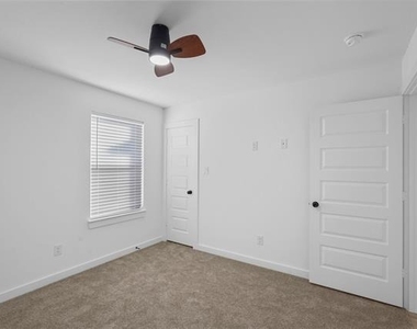 2217 Sayle Street - Photo Thumbnail 11