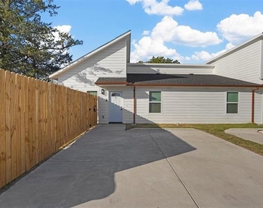 2217 Sayle Street - Photo Thumbnail 18
