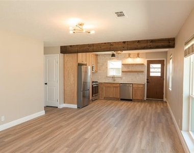 602 N Morris Street - Photo Thumbnail 3
