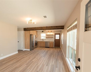 602 N Morris Street - Photo Thumbnail 4