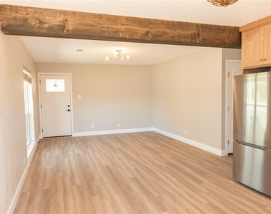 602 N Morris Street - Photo Thumbnail 8