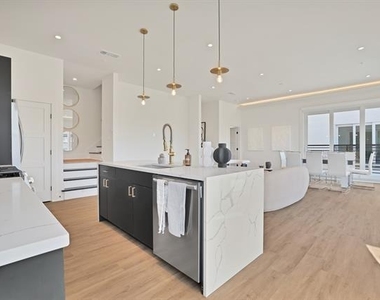1731 N Fitzhugh Avenue - Photo Thumbnail 9