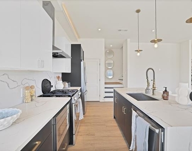 1731 N Fitzhugh Avenue - Photo Thumbnail 3