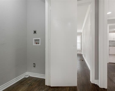 570 Bondstone Drive - Photo Thumbnail 12