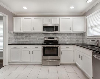 570 Bondstone Drive - Photo Thumbnail 7