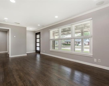 570 Bondstone Drive - Photo Thumbnail 5
