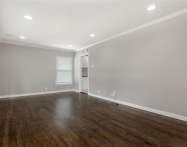 570 Bondstone Drive - Photo Thumbnail 2