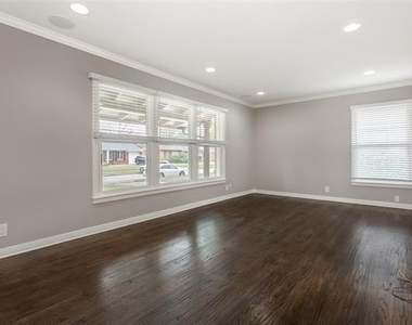 570 Bondstone Drive - Photo Thumbnail 3