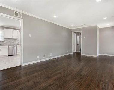570 Bondstone Drive - Photo Thumbnail 4
