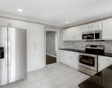 570 Bondstone Drive - Photo Thumbnail 8