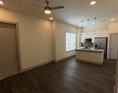 2036 Oak Grove - Photo Thumbnail 5
