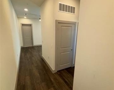 2036 Oak Grove - Photo Thumbnail 7