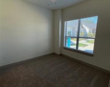 2036 Oak Grove - Photo Thumbnail 11