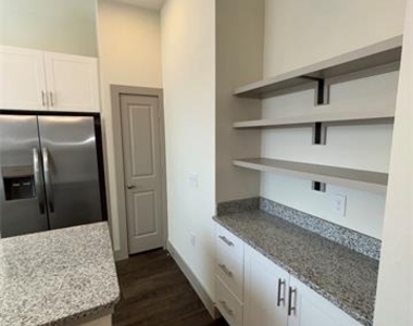 2036 Oak Grove - Photo Thumbnail 4