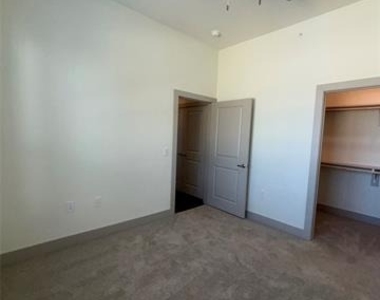 2036 Oak Grove - Photo Thumbnail 12