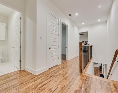 219 W Yarmouth Street - Photo Thumbnail 20