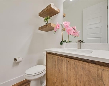 219 W Yarmouth Street - Photo Thumbnail 21