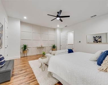 217 W Yarmouth Street - Photo Thumbnail 16