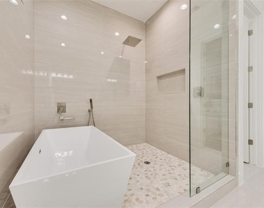 217 W Yarmouth Street - Photo Thumbnail 18