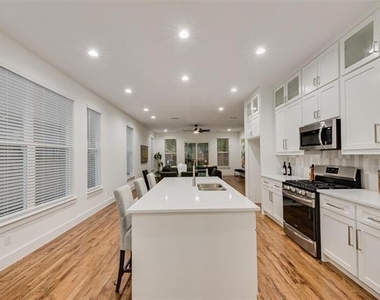 217 W Yarmouth Street - Photo Thumbnail 10