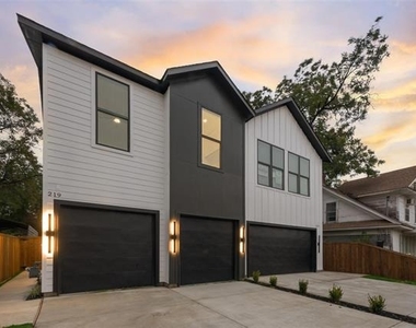 217 W Yarmouth Street - Photo Thumbnail 1