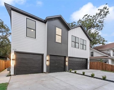 217 W Yarmouth Street - Photo Thumbnail 6
