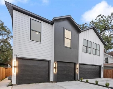 217 W Yarmouth Street - Photo Thumbnail 7