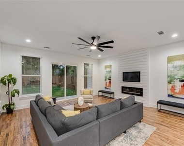 217 W Yarmouth Street - Photo Thumbnail 8