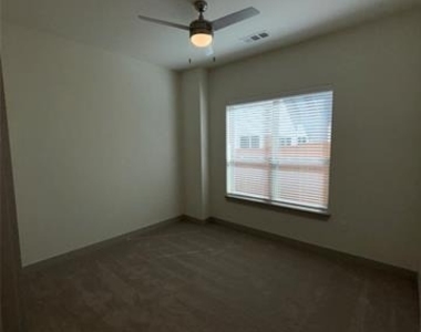 2036 Oak Grove - Photo Thumbnail 9